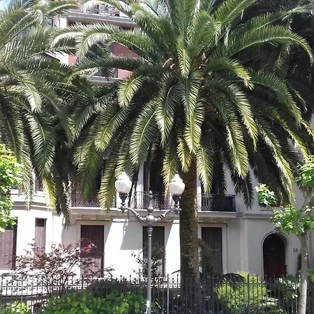 Coqueto Frente Al Guggenheim